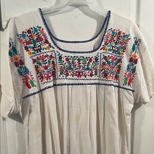 Floral Embroidered White Blouse. AUTHENTIC MEXICAN LINEN